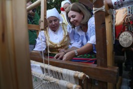 Глава государства принял участие в Фестивале национального костюма, который впервые прошел в Вулканештах