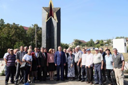 По случаю начала нового учебного года, Игорь Додон посетил  молдавскую гимназию «Василе Александри» и русскую гимназию «Прометей» в селе Копанка Каушанского района.