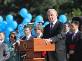 Președintele Nicolae Timofti a participat la ceremoniile dedicate Zilei Victoriei