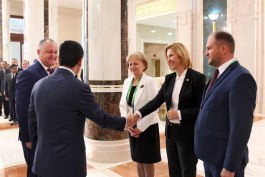 Președintele Moldovei, Igor Dodon, a avut o întrevedere cu preşedintele Turkmenistanului, Gurbangulî Berdîmuhamedov