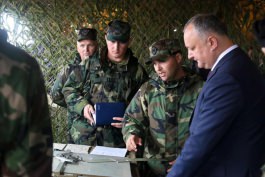 Moldovan president attends Fire Schield 2017 exercise