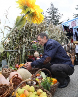 Президент страны принял участие в празднике ”Toamna de Aur - la Nistru, la mărgioară” в селе Кошница Дубоссарского района