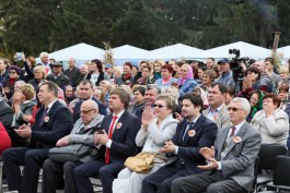 Президент страны принял участие в празднике ”Toamna de Aur - la Nistru, la mărgioară” в селе Кошница Дубоссарского района