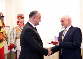 Igor Dodon a înmînat înalte distincții de stat și 141 de Diplome de Onoare ale Președintelui Republicii Moldova