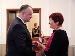 Igor Dodon a înmînat înalte distincții de stat și 141 de Diplome de Onoare ale Președintelui Republicii Moldova