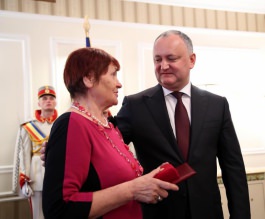 Igor Dodon a înmînat înalte distincții de stat și 141 de Diplome de Onoare ale Președintelui Republicii Moldova