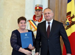 Igor Dodon a înmînat înalte distincții de stat și 141 de Diplome de Onoare ale Președintelui Republicii Moldova