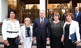 Igor Dodon a înmînat înalte distincții de stat și 141 de Diplome de Onoare ale Președintelui Republicii Moldova