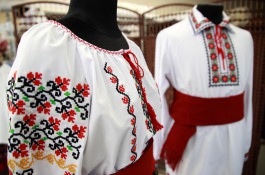 The President's couple gifted 30 national costumes to our compatriots in Italy and the Russian Federation