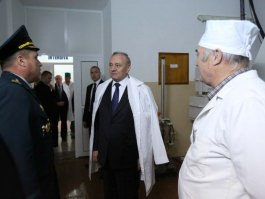 Preşedintele Nicolae Timofti, comandant suprem al Forţelor Armate, a vizitat unitățile militare ale Ministerului Apărării