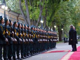 Președintele Nicolae Timofti a participat la ceremonia primirii oficiale a președintelui Estoniei, Toomas Hendrik Ilves