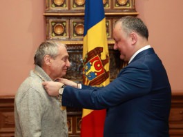 Igor Dodon a înmînat „Ordinul Republicii” domnului Iurie Harmelin