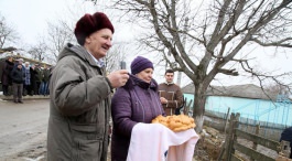 Игорь Додон совместно с супругой и своими детьми посетили семью Захария из села Рышкова Криулянского района