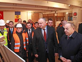 The President of the Republic of Moldova, Igor Dodon, together with the former Ambassador of the Republic of Turkey Hulusi Kilic, started the work on the repair and restoration of the building of the Presidency of the Republic of Moldova.