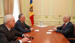 President of Moldova Igor Dodon met with the Extraordinary and Plenipotentiary Ambassador of the Russian Federation to the Republic of Moldova, Farit Mukhametshin.