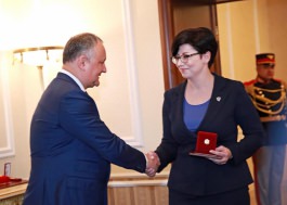 Președintele Igor Dodon a înmînat distincții de stat unui grup de cetățeni ai Republicii Moldova