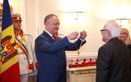 Președintele Igor Dodon a înmînat distincții de stat unui grup de cetățeni ai Republicii Moldova