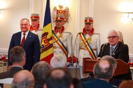 Președintele Igor Dodon a înmînat distincții de stat unui grup de cetățeni ai Republicii Moldova