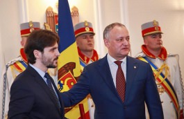 Președintele Igor Dodon a înmînat distincții de stat unui grup de cetățeni ai Republicii Moldova