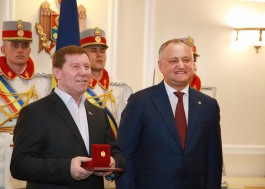 Președintele Igor Dodon a înmînat distincții de stat unui grup de cetățeni ai Republicii Moldova