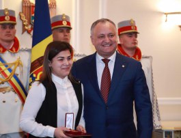 Președintele Igor Dodon a înmînat distincții de stat unui grup de cetățeni ai Republicii Moldova