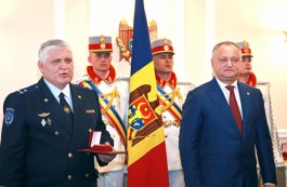 Președintele Igor Dodon a înmînat distincții de stat unui grup de cetățeni ai Republicii Moldova