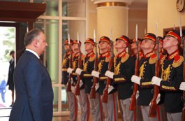 Președintele Igor Dodon a înmînat distincții de stat unui grup de cetățeni ai Republicii Moldova