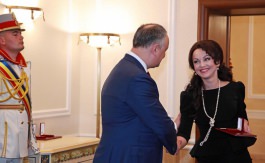 Președintele Igor Dodon a înmînat distincții de stat unui grup de cetățeni ai Republicii Moldova