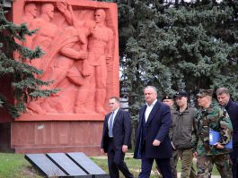 Președintele Igor Dodon a efectuat o vizită la Complexul Memorial „Eternitate” din Chișinău