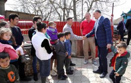 The Presidential Couple gave a new home to a family with 15 children