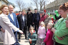 The Presidential Couple gave a new home to a family with 15 children