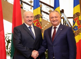 Președintele Republicii Moldova, Igor Dodon, a avut o întrevedere cu Preşedintele Republicii Belarus, Aleksandr Lukaşenko, aflat în Moldova la invitaţia șefului statului nostru