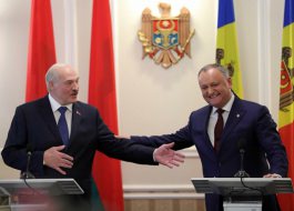 Președintele Republicii Moldova, Igor Dodon, a avut o întrevedere cu Preşedintele Republicii Belarus, Aleksandr Lukaşenko, aflat în Moldova la invitaţia șefului statului nostru