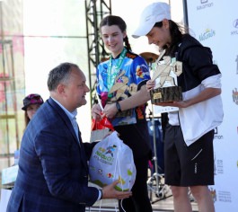 Președintele Igor Dodon a participat la deschiderea Festivalului de sport și muzică “Hai Haiduci!”