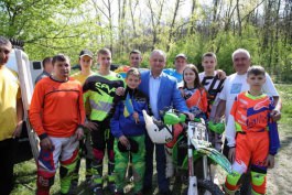 Șeful statului a participat la deschiderea Campionatului Europei Centrale la motociclism și la Campionatul deschis la motocross, în memoria lui Iurii Gagarin  