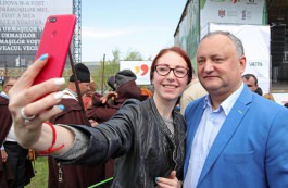 Igor Dodon împreună cu familia a participat la maratonul pe distanța de 15 km în cadrul Festivalului de sport și muzică “Hai, Haiduci!”