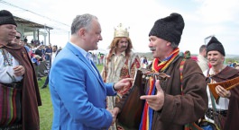 Igor Dodon împreună cu familia a participat la maratonul pe distanța de 15 km în cadrul Festivalului de sport și muzică “Hai, Haiduci!”