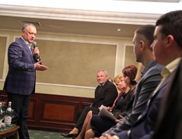 Igor Dodon a avut o întrevedere cu studenții moldoveni din Sankt Petersburg