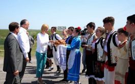 President of the Republic of Moldova, Igor Dodon, together with the bashkan of ATU Gagauzia, Irina Vlah, took part in the opening ceremony of the Department of Therapy and Chronic Diseases of the Vulcanesti District Hospital.