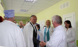 President of the Republic of Moldova, Igor Dodon, together with the bashkan of ATU Gagauzia, Irina Vlah, took part in the opening ceremony of the Department of Therapy and Chronic Diseases of the Vulcanesti District Hospital.