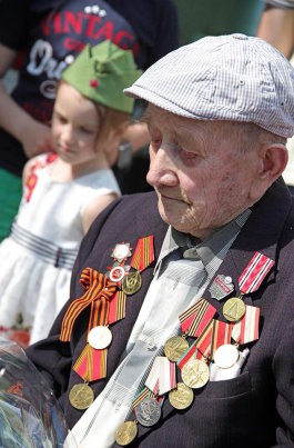 Президент страны побывал в гостях у единственного здравствующего ветерана войны, проживающего в селе Копанка, район Каушаны