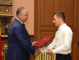 Un grup de elevi și studenți au primit Diploma de Onoare a Președintelui Republicii Moldova 