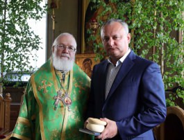 Igor Dodon se roagă pentru Moldova de pe insula Valaam