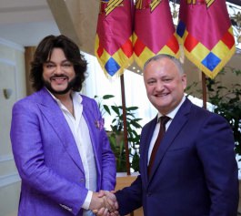 Președintele țării, Igor Dodon a conferit domnului Filip Kirkorov titlul onorific „Artist al Poporului”