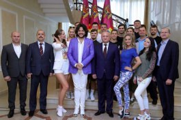 Președintele țării, Igor Dodon a conferit domnului Filip Kirkorov titlul onorific „Artist al Poporului”