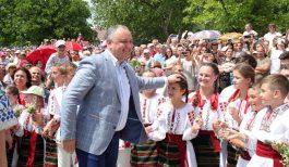 Igor Dodon împreună cu Filip Kirkorov au inaugurat cea de-a V-a ediție a Festivalului Căpșunelor și Mierii