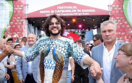 Igor Dodon împreună cu Filip Kirkorov au inaugurat cea de-a V-a ediție a Festivalului Căpșunelor și Mierii