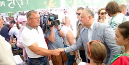 Igor Dodon împreună cu Filip Kirkorov au inaugurat cea de-a V-a ediție a Festivalului Căpșunelor și Mierii