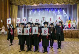 Președintele Republicii Moldova a înmînat „Diploma de Onoare” celor mai buni absolvenți de liceu din țară