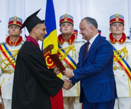 Președintele Republicii Moldova a înmînat „Diploma de Onoare” celor mai buni absolvenți de liceu din țară